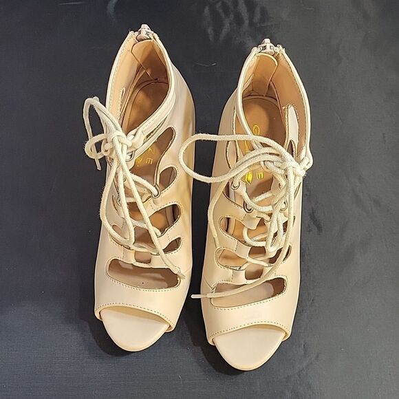 BRAND NEW GLAZE CHIC LACE UP CAGED ALMOND TOE STILETTOS BOOTIES - Picture 2 of 13